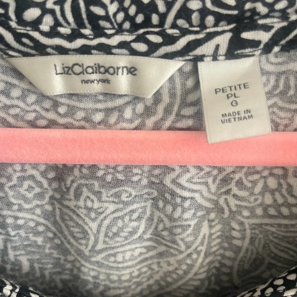 Liz Claiborne NY size M paisley t-shirt - Picture 3 of 3